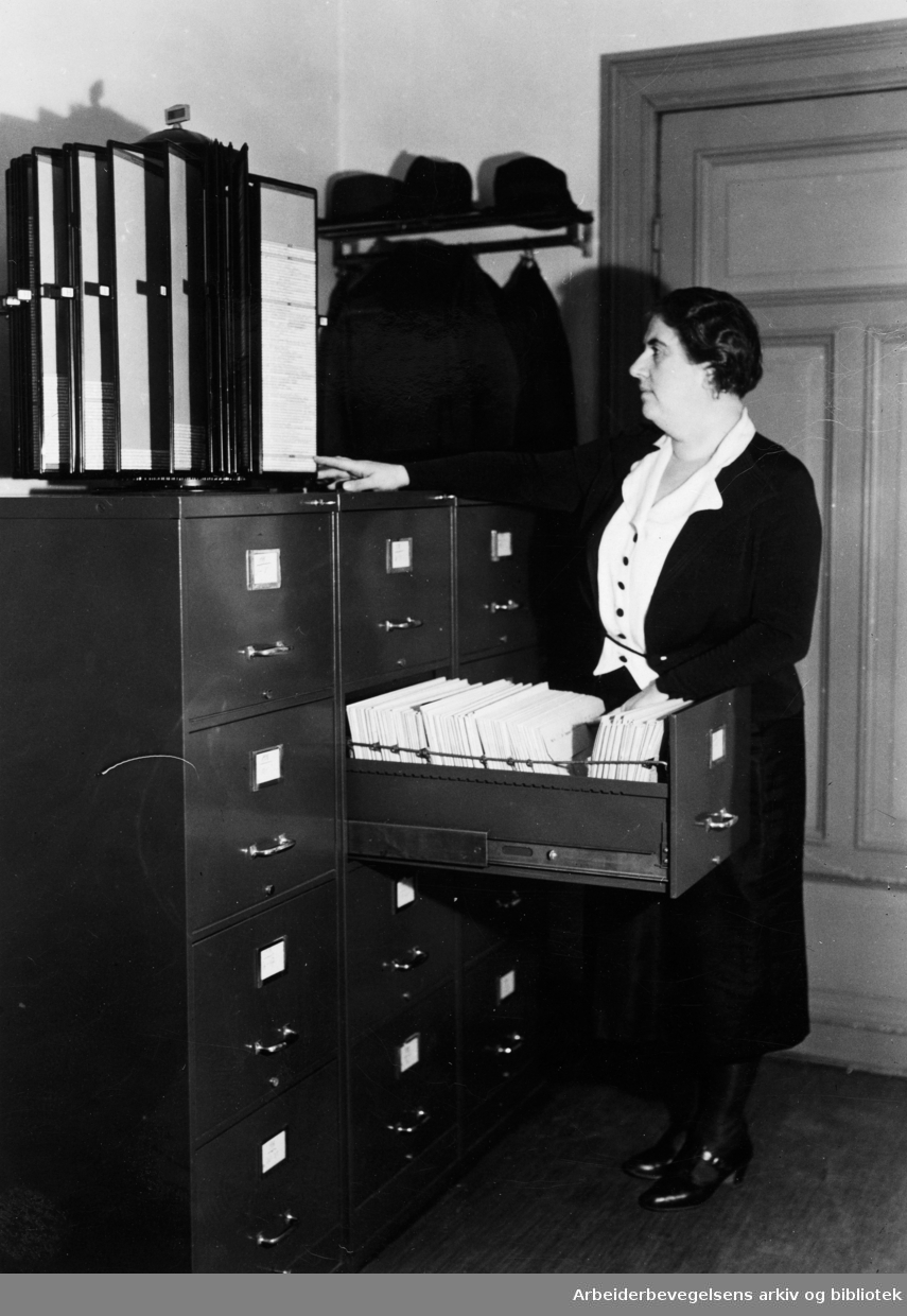 Alexandra Lund, funksjonær ved LO's administrasjon i 1939.