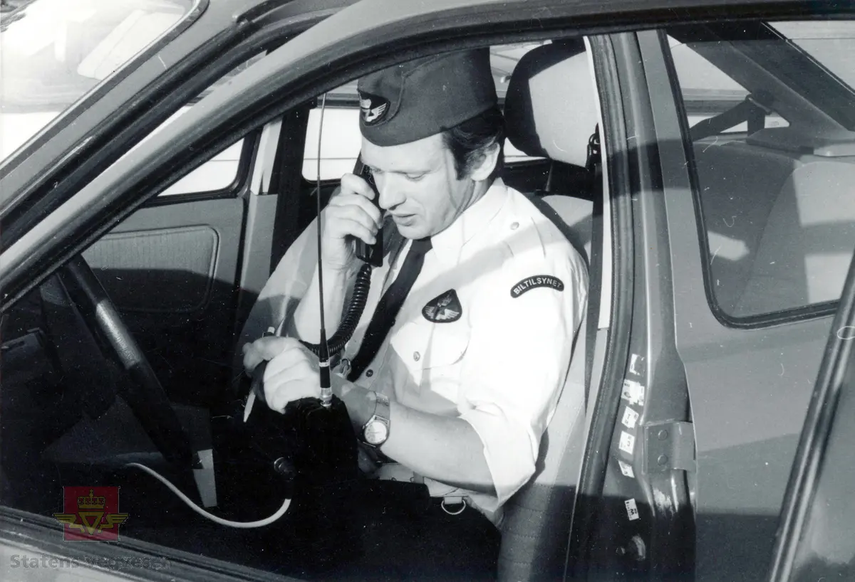 I årene 1984 og 1985 gjennomførte Samferdselsdepartementet og Vegdirektoratet en trafikkaksjon; "Aksjon bedre billist", som i stor grad rettet seg mot "helgeulykker".

Stasjonssjef Kjell Ramstad ved biltilsynet i Molde sjekker om førerkortet er i orden.