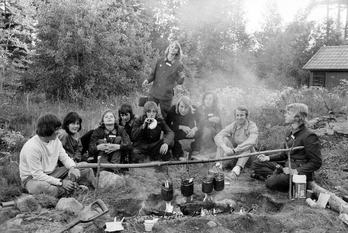 "Söderfors Hv-ungdom på lägerövning", Uppland 1973