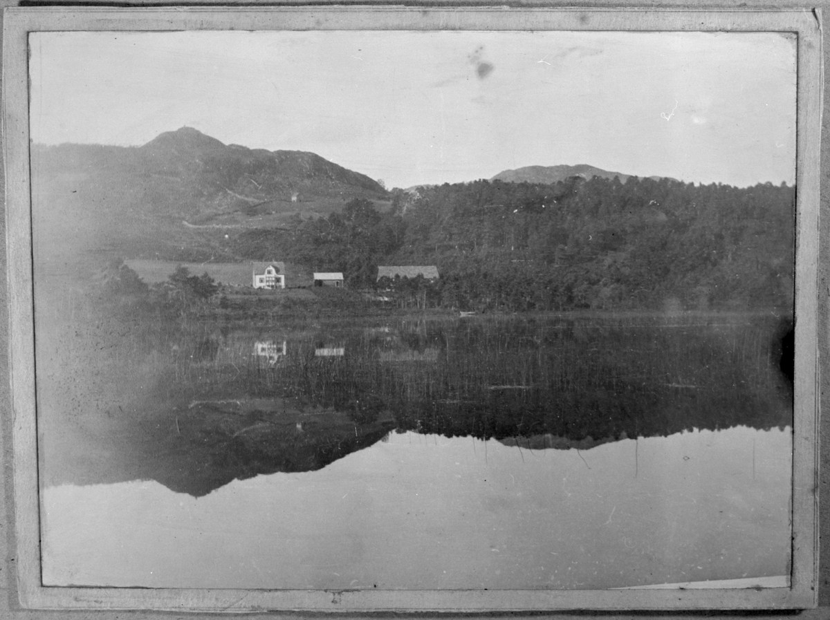 Landskap frå Bjoavatnet og Myrvang sett mot vest, 1935. Steinsland i bakgrunnen.