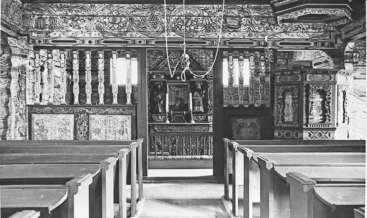 Interiør fra Vatnås kirke, rundt 1960.