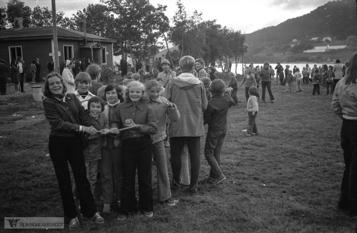 "Juni-juli 1972".Sankthansfeiring i Kringstadbukta 23.06.1972.