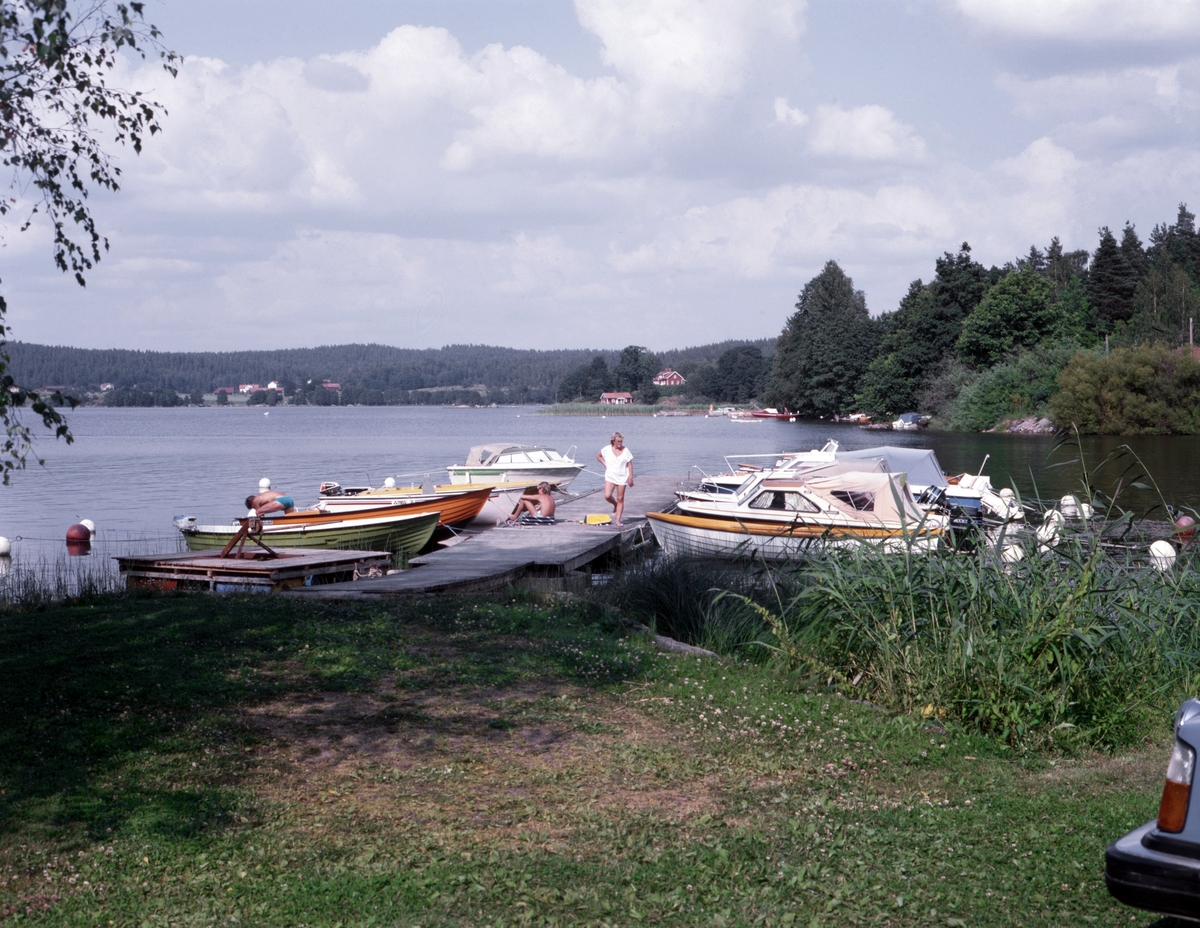 Båtliv i Hycklinge. Ögonblick från sommaren 1987.