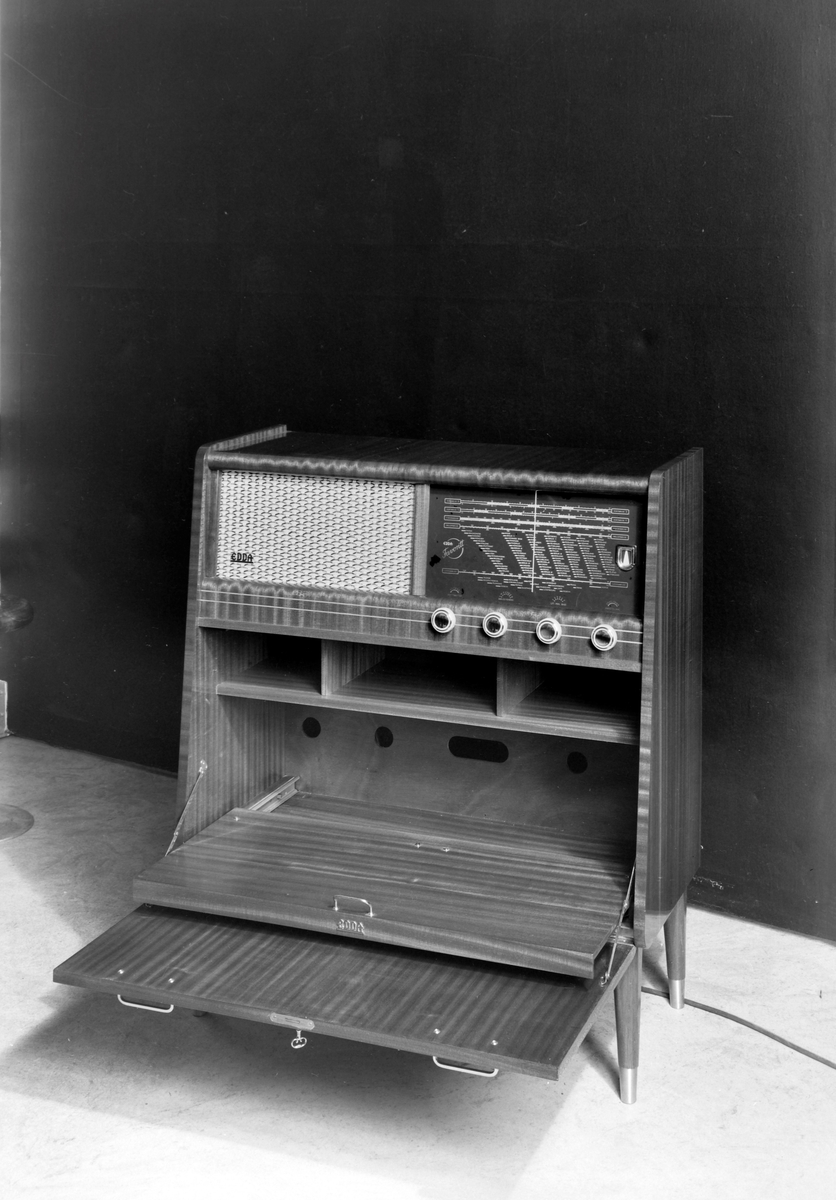 Radiokabinett fra Edda Radiofabrikk