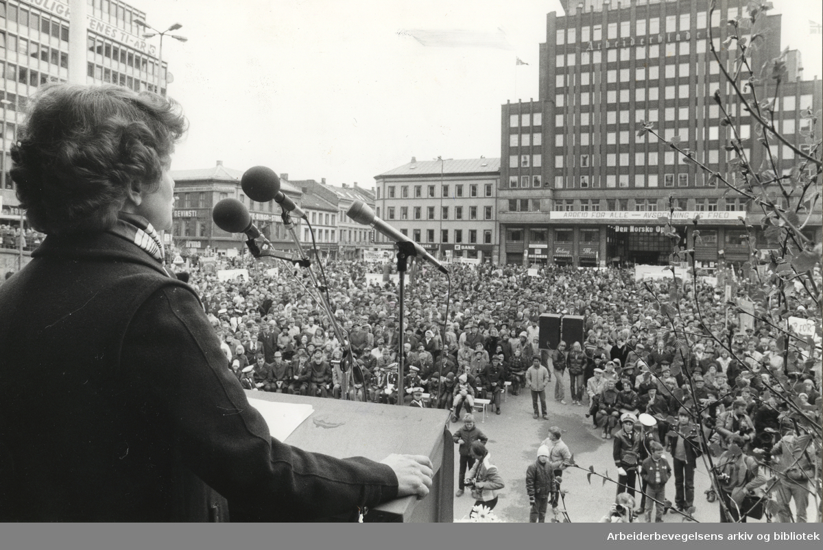 1. mai 1981, Oslo. Gro Harlem Brundtland taler på Youngstorget.