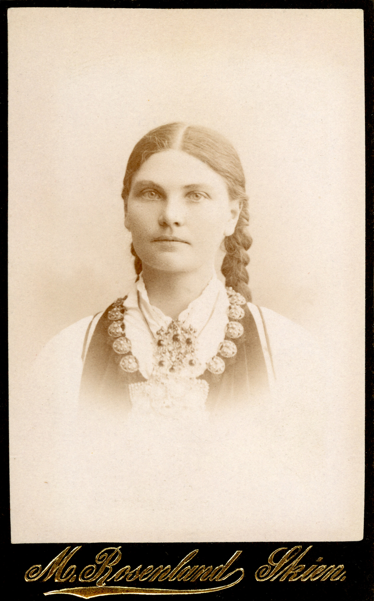 Portrettfoto av Anne Staurheim, fødd Tinne