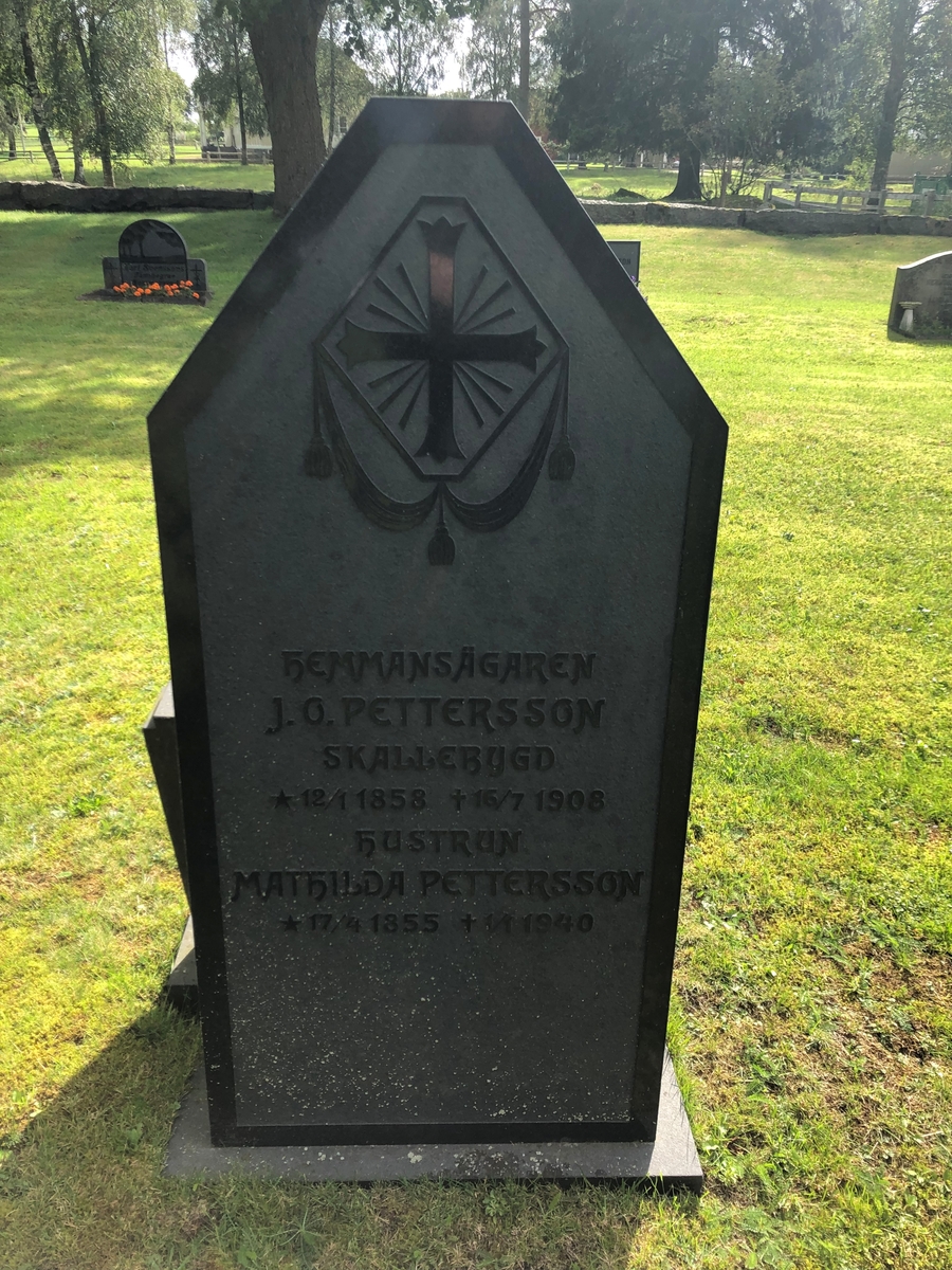 Gravvård från tidigt 1900-tal. Hylletofta kyrkogård.