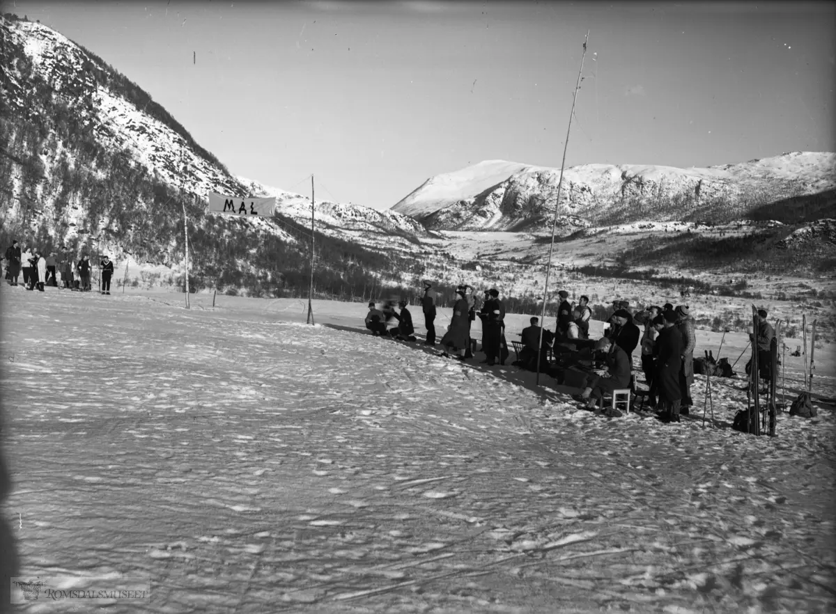 (fhaeuifbsg-8), Trolig skirenn på Melsetra. .NM i slalåm 1952.