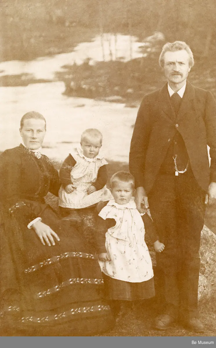 Olav Grave med kone og barn, farbror til Torstein Grave