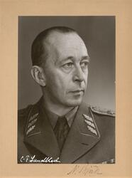 Porträtt av generalmajor Nils Björk.