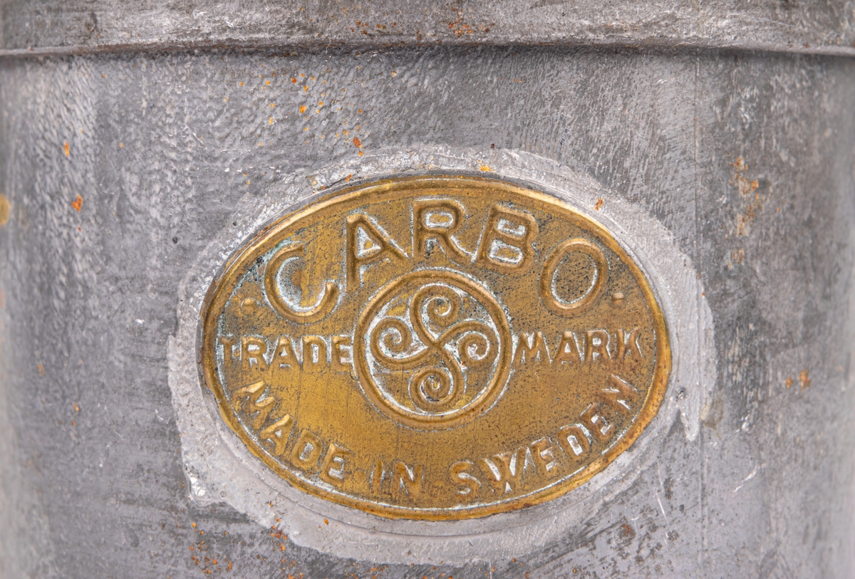 Karbidlampa från kristiden 1914-1919.  "Carbo. Trade Mark. Made in Sweden".