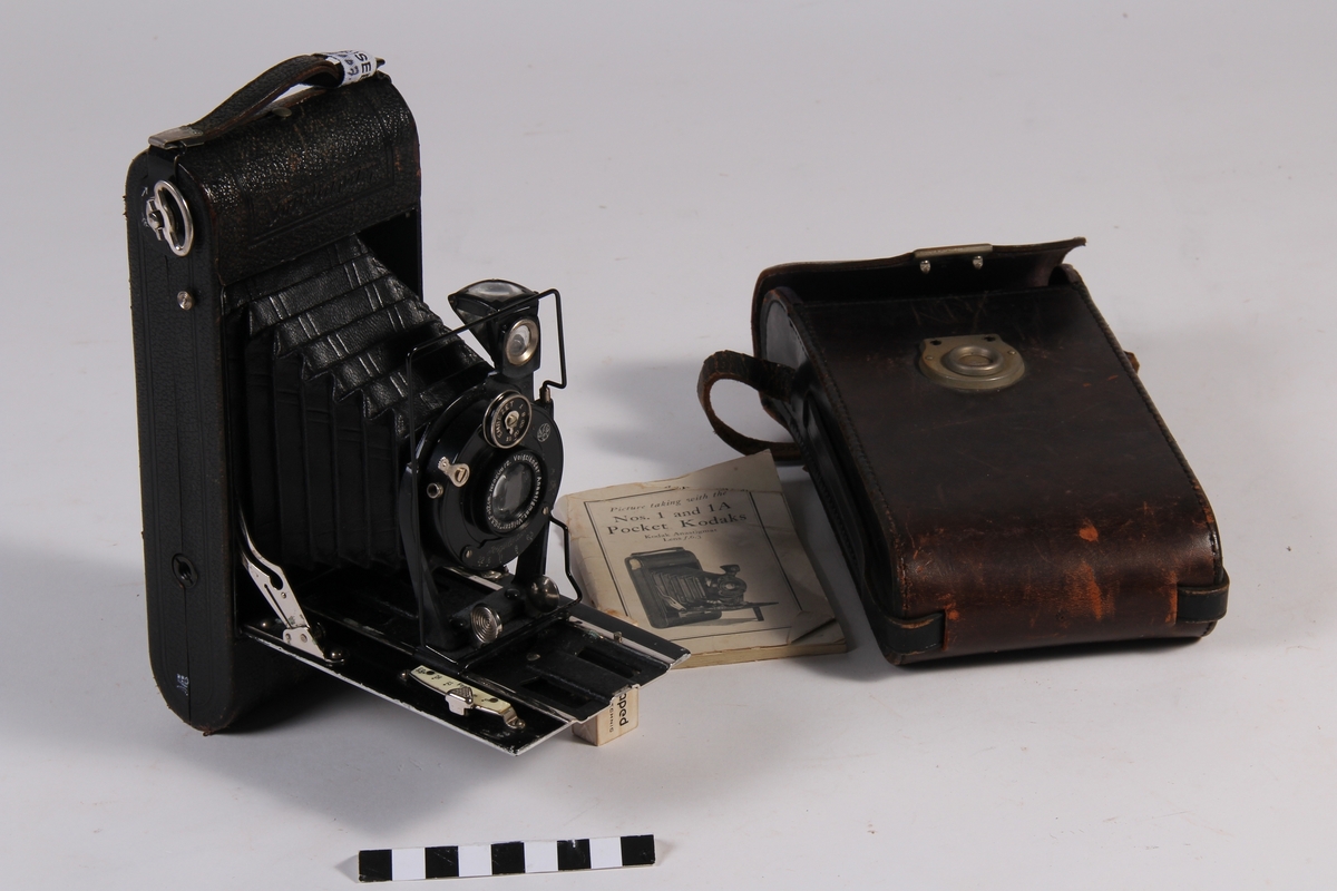 Kamera med veske, og manual fra Kodak.