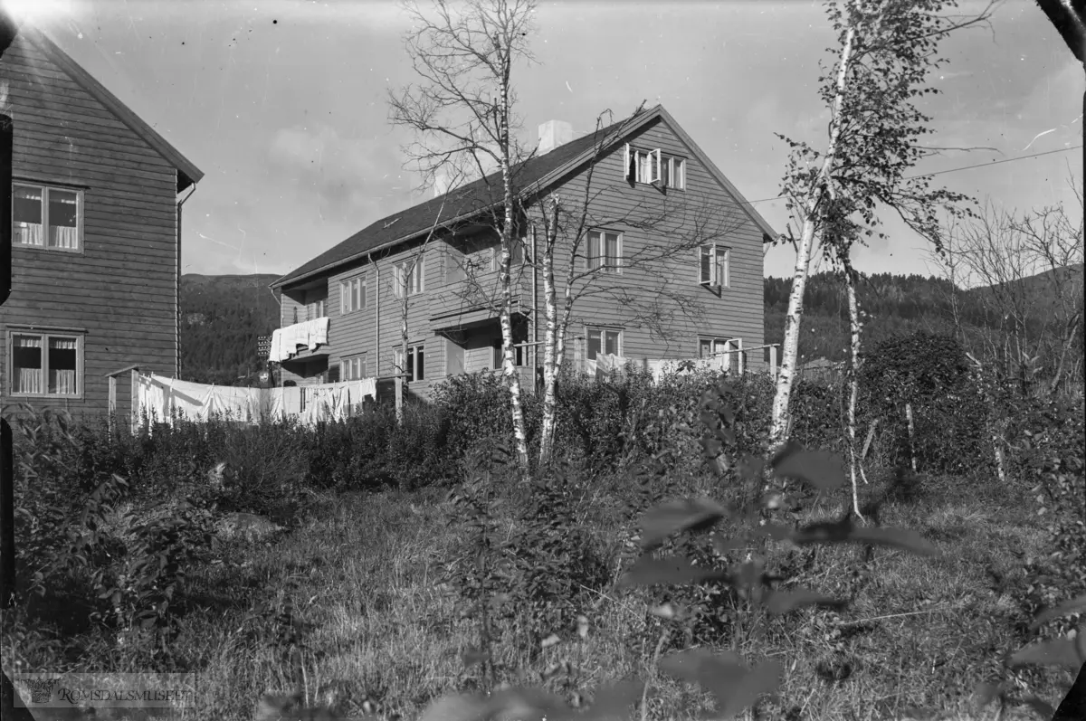 Kan det vere ein stad rundt Moldegård? F. eks dei første MOBO-husa som vart bygd langs Fannestrandvegen. (Fannebo borettslag).