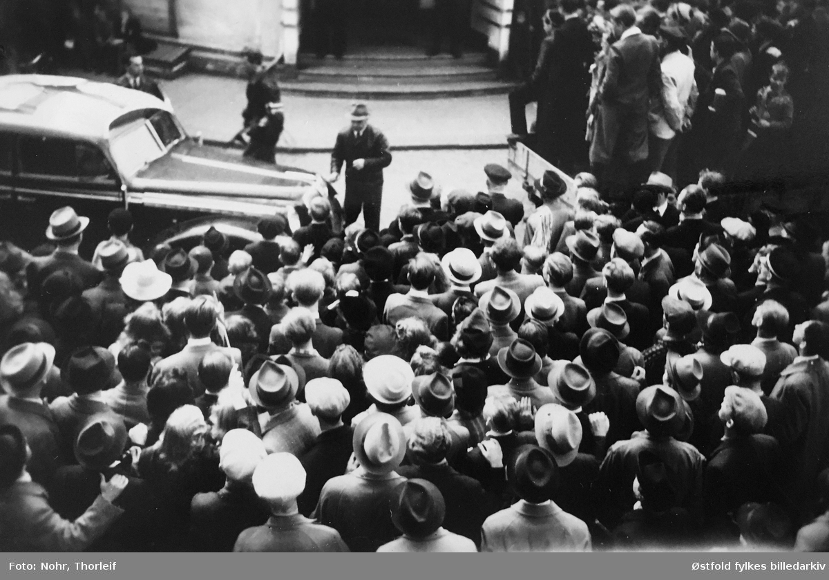 Frigjøringsdagene i Halden i mai 1945, etter andre verdenskrig. Grensepolitiets (Grepo) kontorer i Telegrafbygningen  blir besatt 9. mai av en milorggruppe.