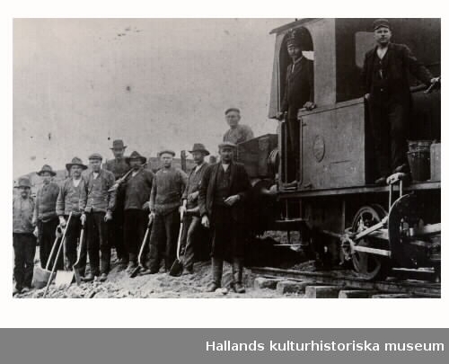 Rallargäng vid Varberg-Ätrans järnvägsbygge 1909-1910. Fotot taget vid Linnarp.