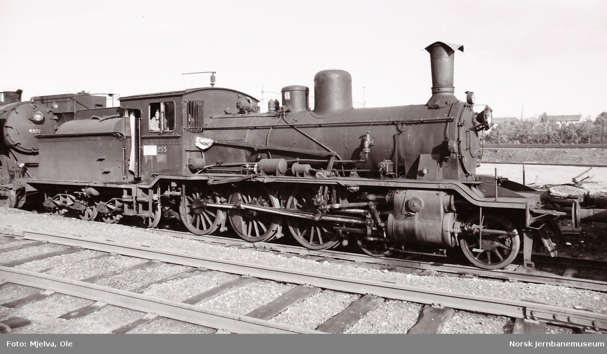 Utrangert damplokomotiv type 18c nr. 255 på Marienborg verksted i Trondheim