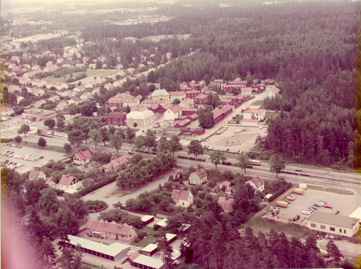 Flygfoto över Solhaga och Gamla Linköping taget 1975.