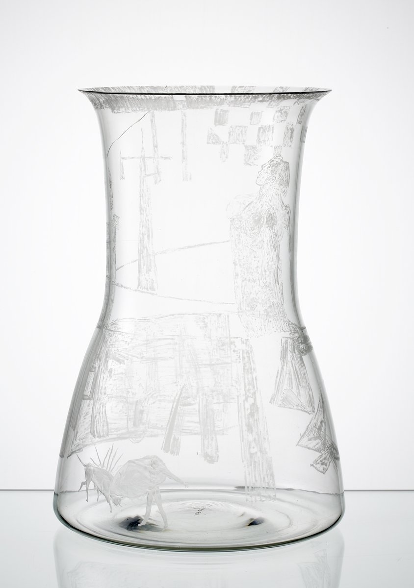 Design: Ingeborg Lundin.
Vas, cylindrisk övre del med konande nederdel. Utvikt mynningskant. "Luftigt" graverat motiv med figurer och djur.