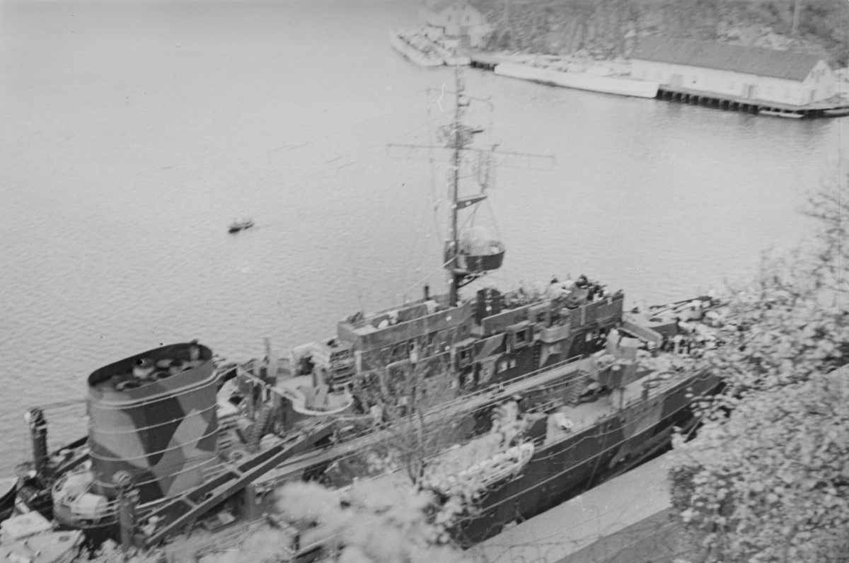 Det tyske moderskipet "Adolf Lüderitz" ved Dampskipskaien, 8. mai 1945.