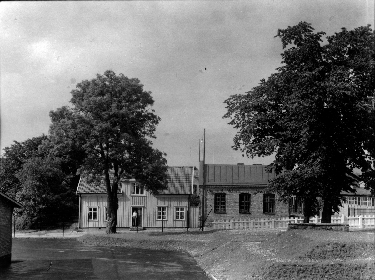 Storgatan 50 och f.d. Haglunds motorfabrik. Från NM:s byggnadsinventering 1957