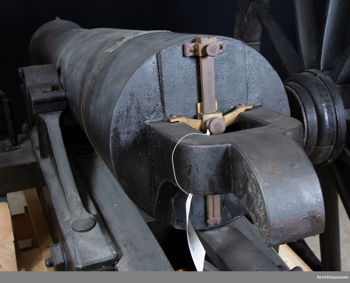 Grupp F I.                     
Denna kanon, gjuten vid Åker 1831 efter en fastställd ritning var avsedd för skjutförsök. Den sedermera 11/1 1832 fastställda modellen liknar helt och hållet försökskanonen.
