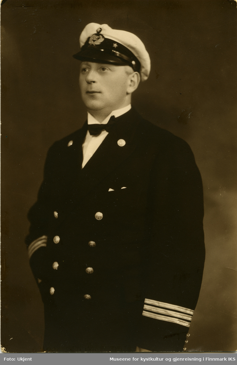 Portrett av en mann i maritimt uniform.