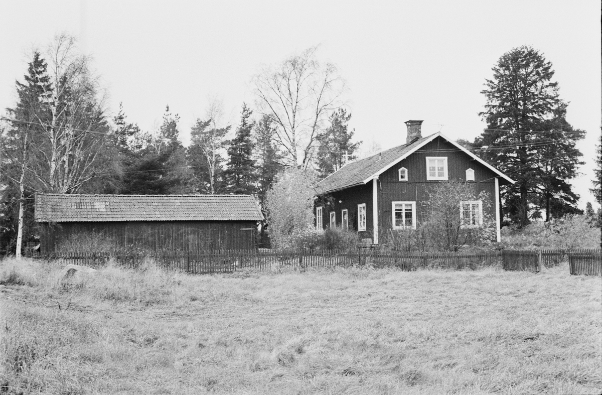 Uthus, bostadshus och missionshus, Skäve 5:1, Vaksala socken, Uppland 1978