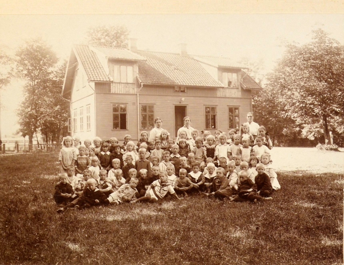 Rantens småskola 1918?.Emma Larsson och Elisabet Larsson
