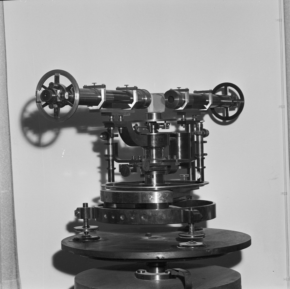 Fysikum, Ångströms spektrometer, Uppsala 1964 - Upplandsmuseet ...