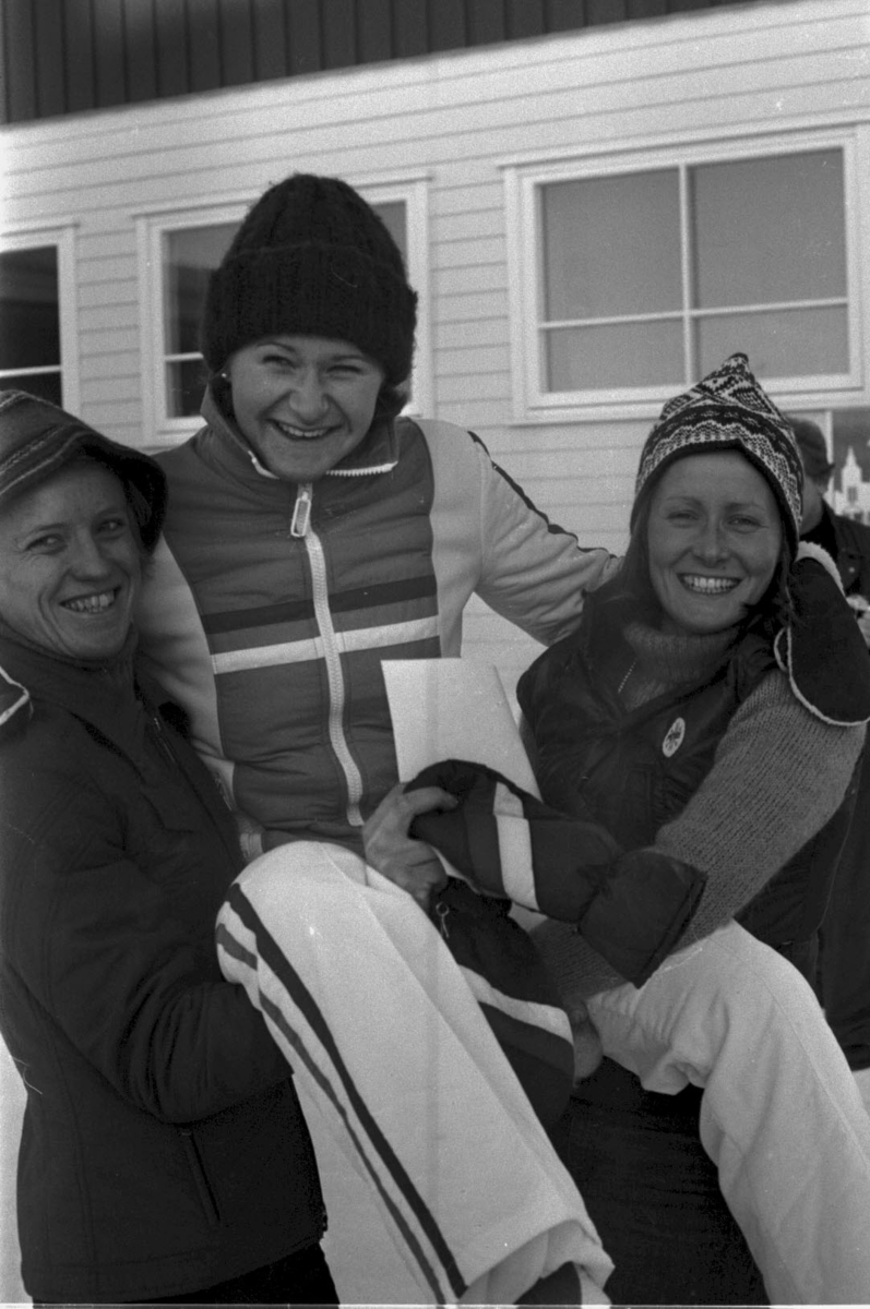 NM på ski, Røros, vinnere av 5 km. 1: Berit Kvello, Marit Myrmæl, Berit Johannesen. 