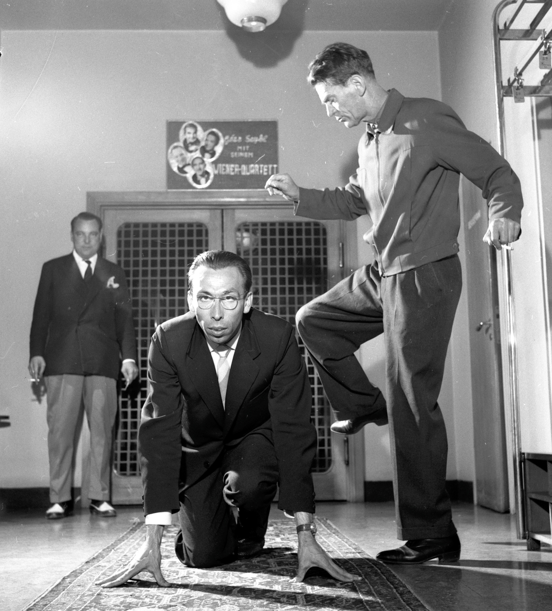 Friidrottaren Roger Moens (knästående) var världsrekordhållare på 800