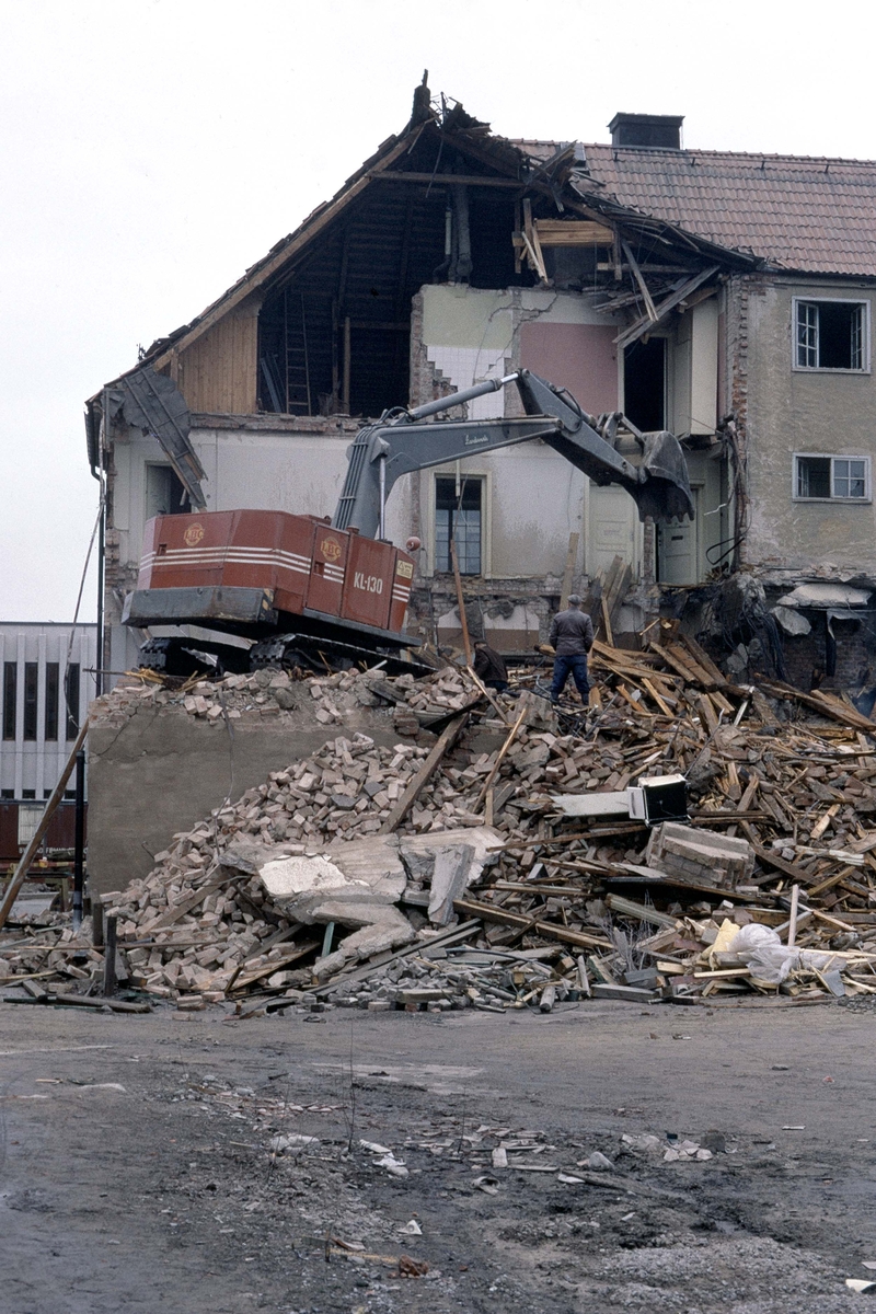 Skandiahuset som revs i april 1971.