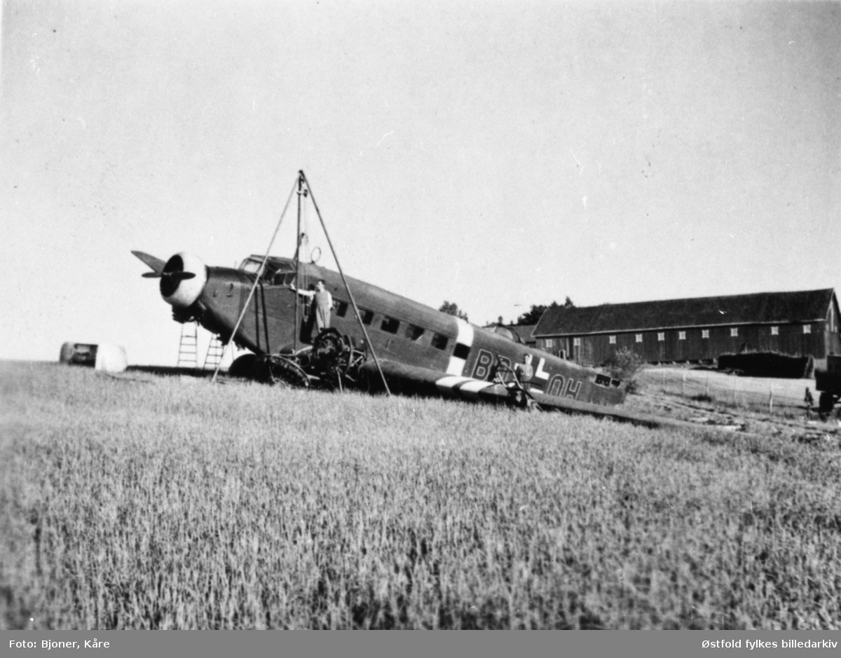Nødlandet tysk Junker-fly på Vang i Kråkstad 1940-45.