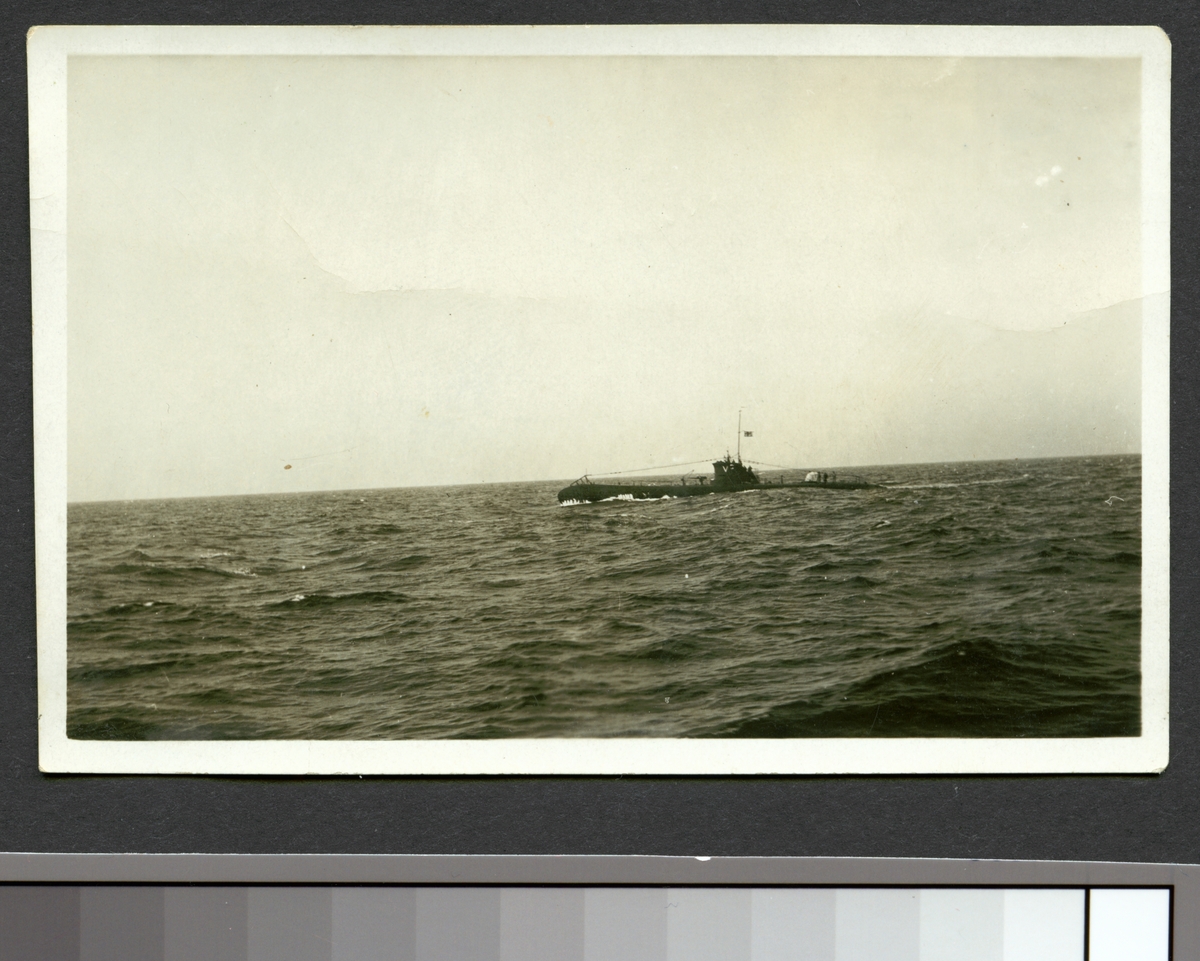 Bilden visar ubåt Valen till sjöss.