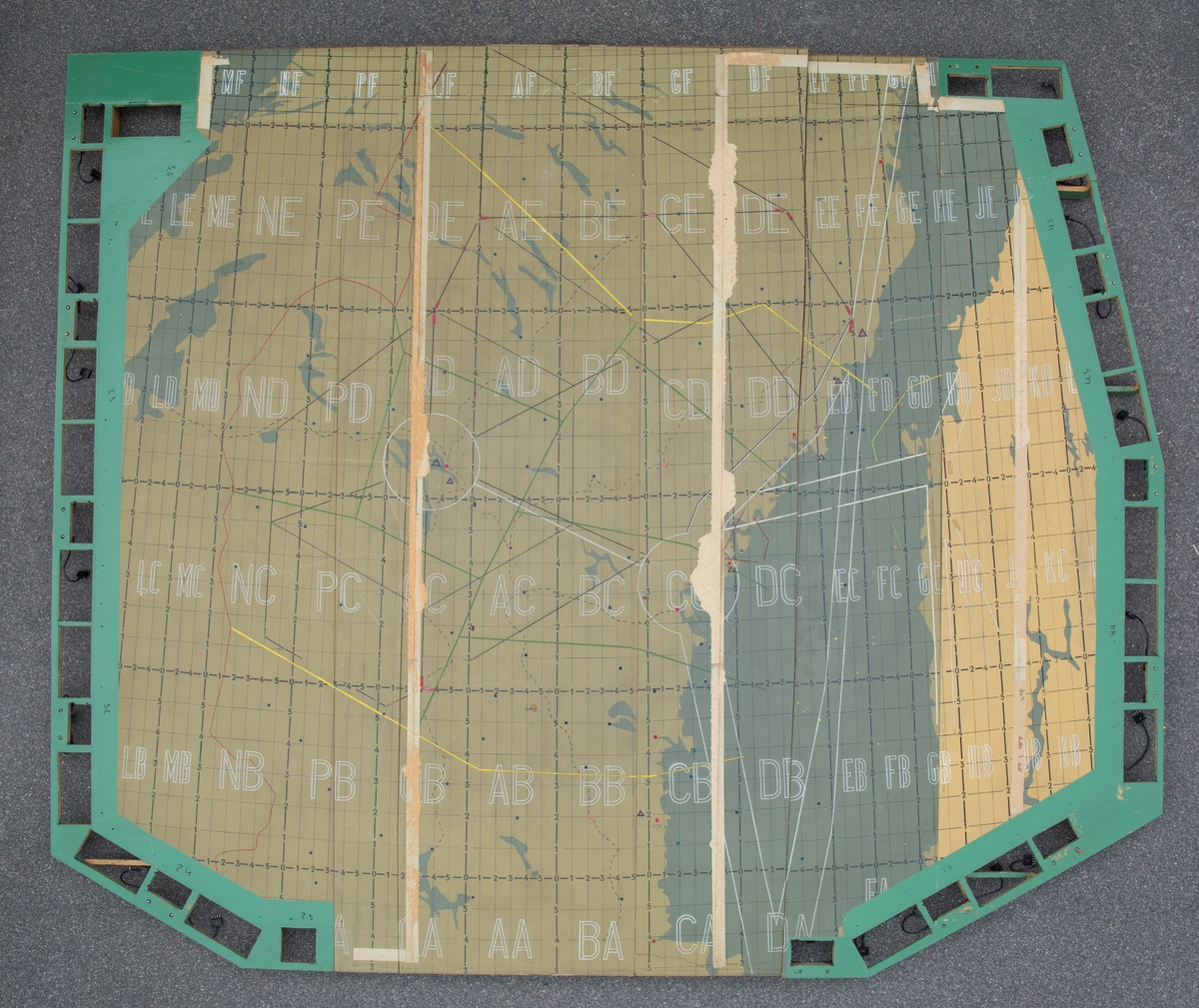 Tre kartor, LFC nedre norrlands militärområde. Kartorna är från kartbord som varit baserad på LFC "Humlan" F 4 Frösön. Kartorna har legat på varandra på bordet.