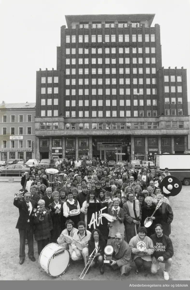 Leietagere i Folketeaterbygningen. 2. mars 1991