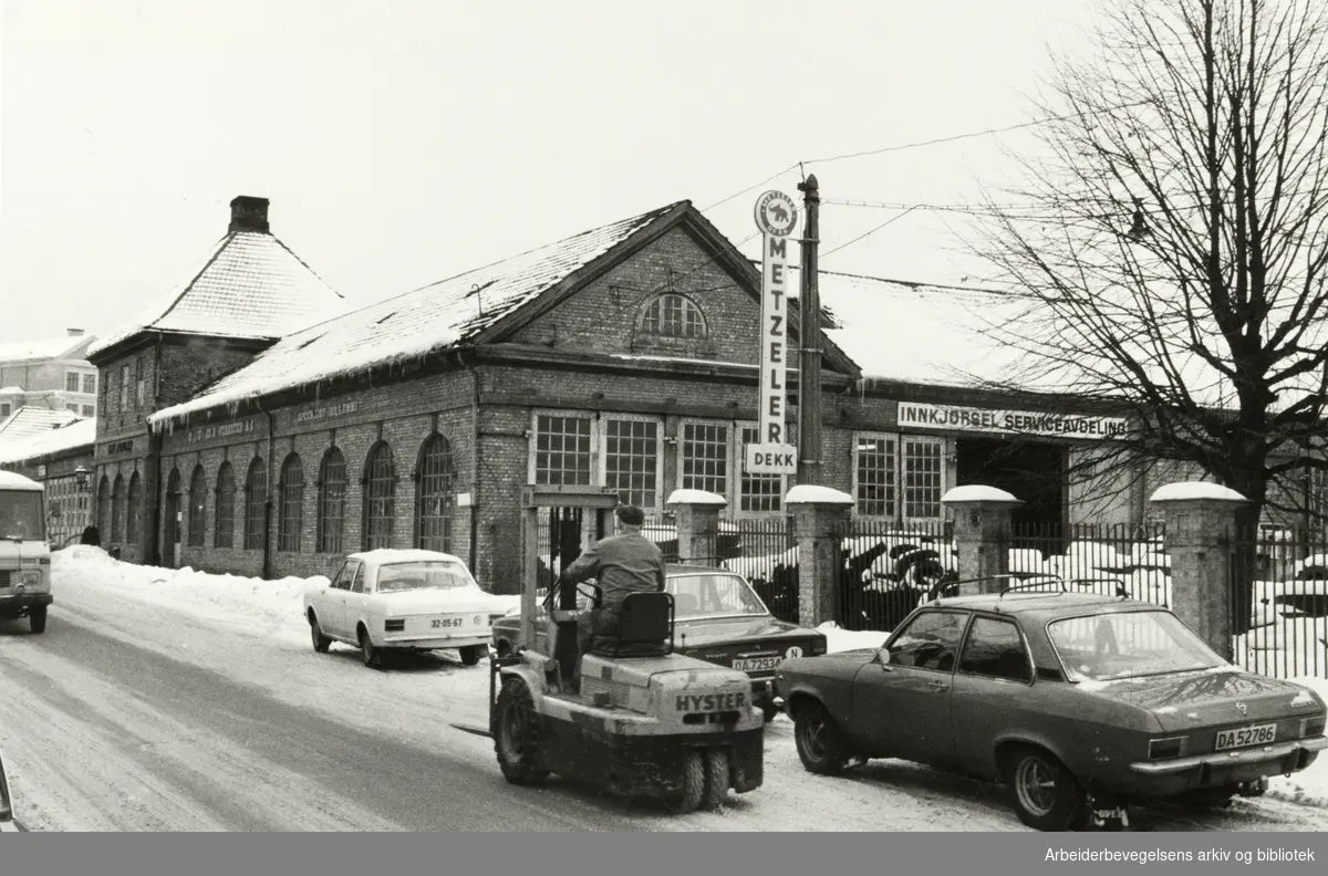 Hedmarksgata. Trikkestallområdet på Kampen. Februar 1978