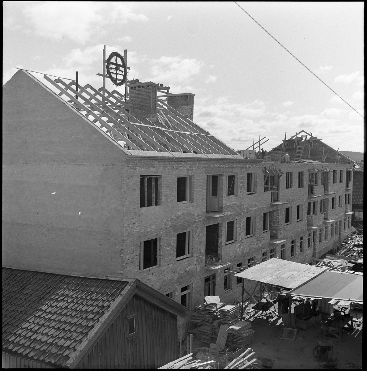 Fastighet i kv Jägaren vars framsida vetter mot Drottninggatan. Juni 1951