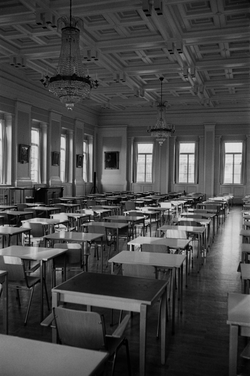 Exteriöra och interiöra bilder av Rudbeckianska skolan i Västerås. Bilderna är tagna i samband med stadsbyggnadskontorets byggnadsminnesinventering under 1970-talets första hälft.