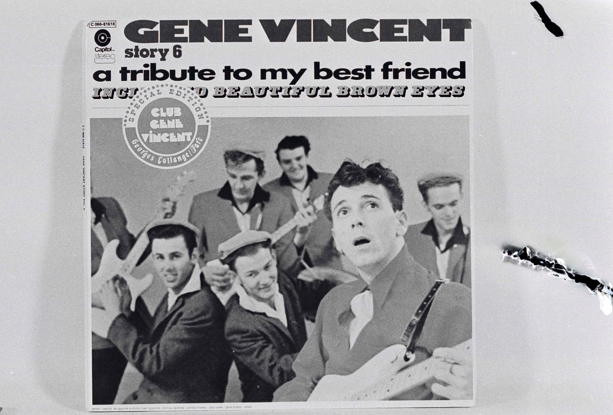 Skivomslag med Gene Vincent och The Blue Caps