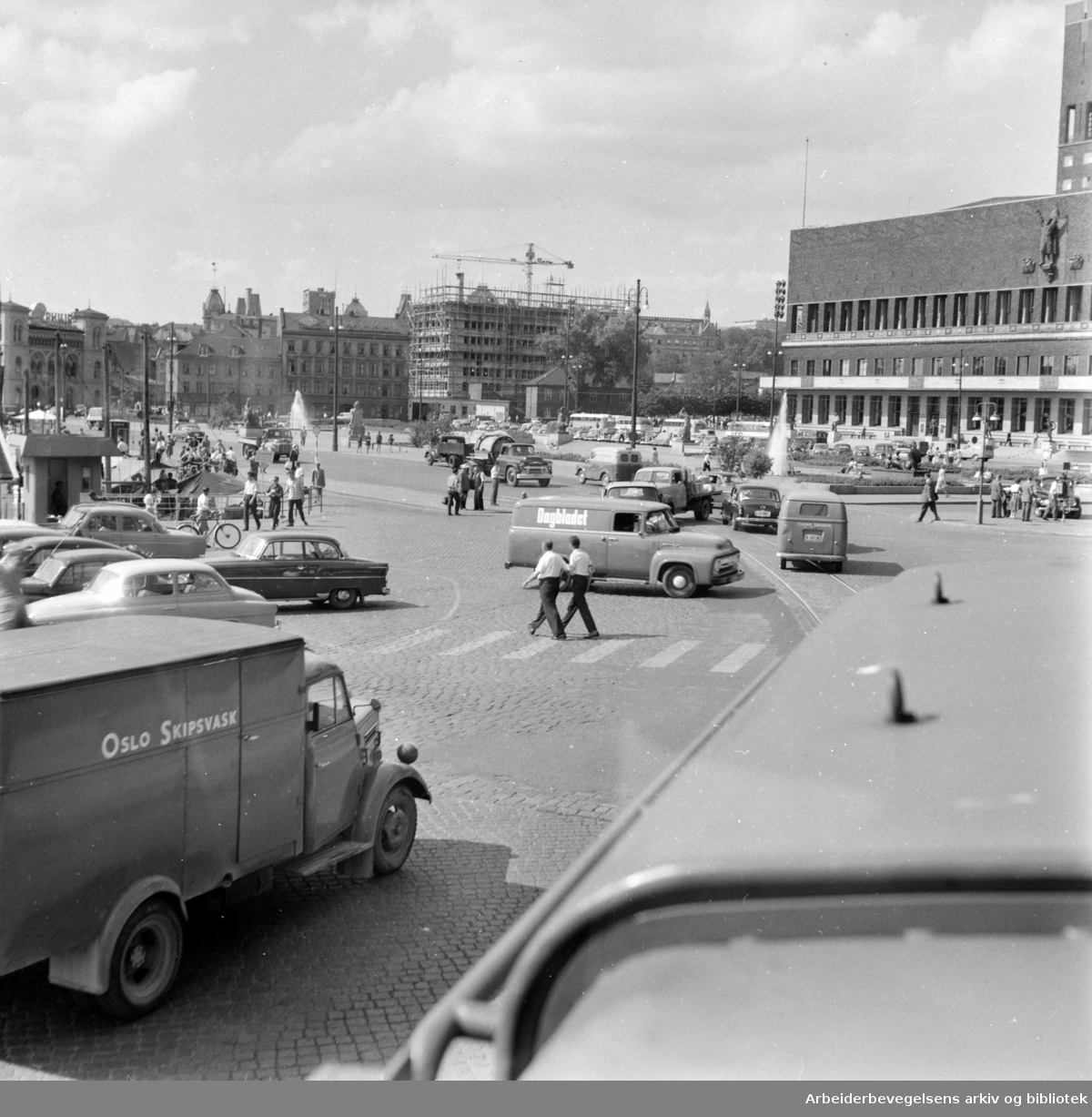 Oslo Rådhus. Biltrafikk. Vikasaneringen. Juli 1958