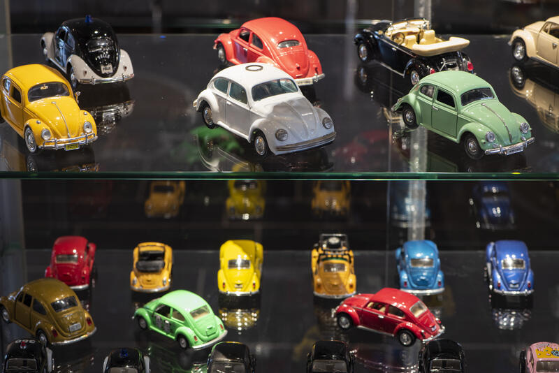 Diverse lekebiler fra utstillingen Små biler - store gleder.