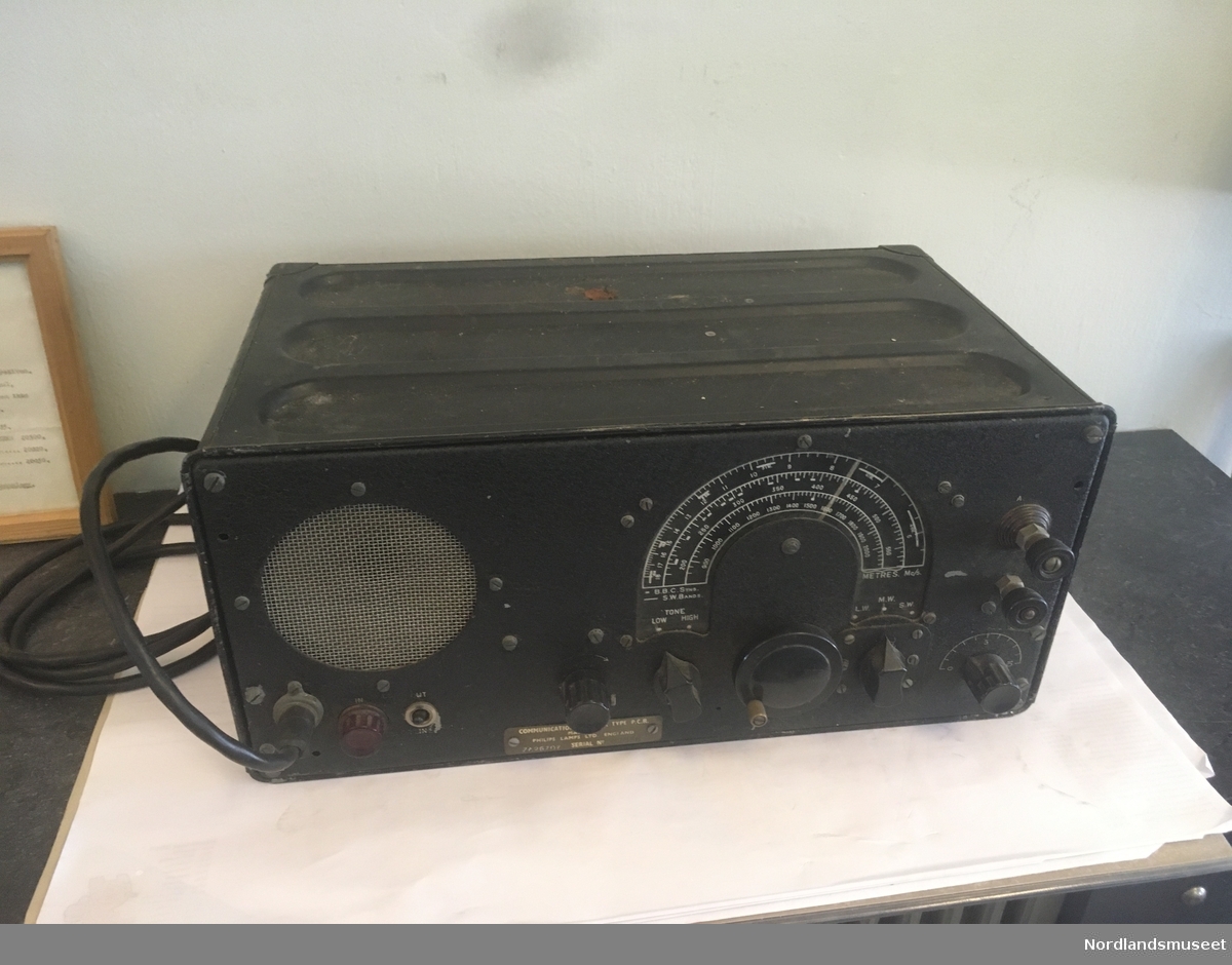 Communication Receiver type P.C.R made by Philips Lamps ltd. England	
Model ZA26707 Serial no. 02036