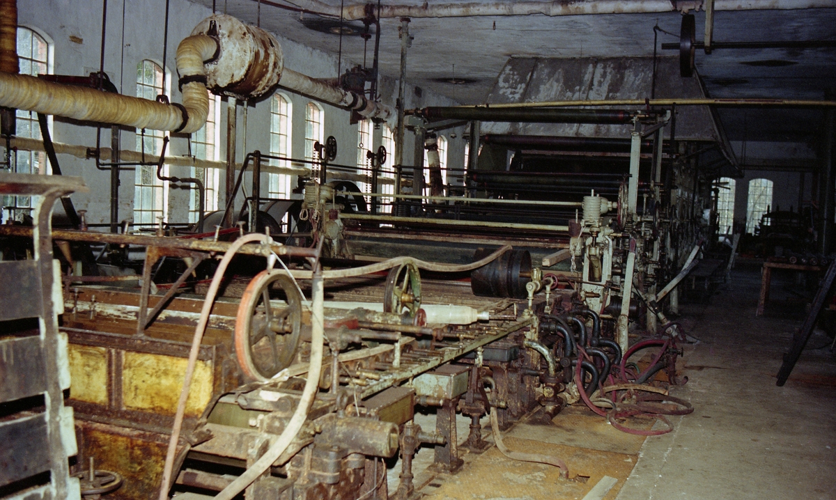 Interiørbilde fra gamle fabrikklokalene etter Klevfos Cellulose- & Papirfabrik i Løten, Hedmark.
