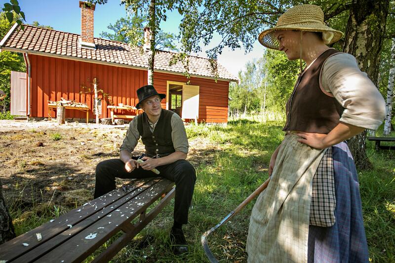 To tunverter foran Snekkersmia