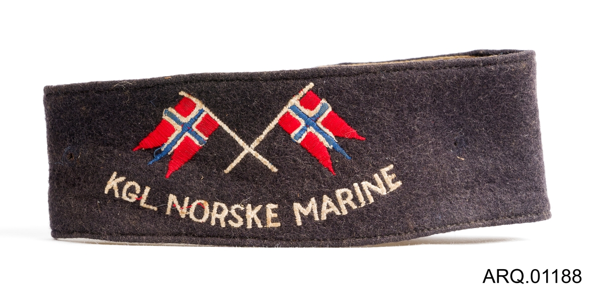 To norske flagg