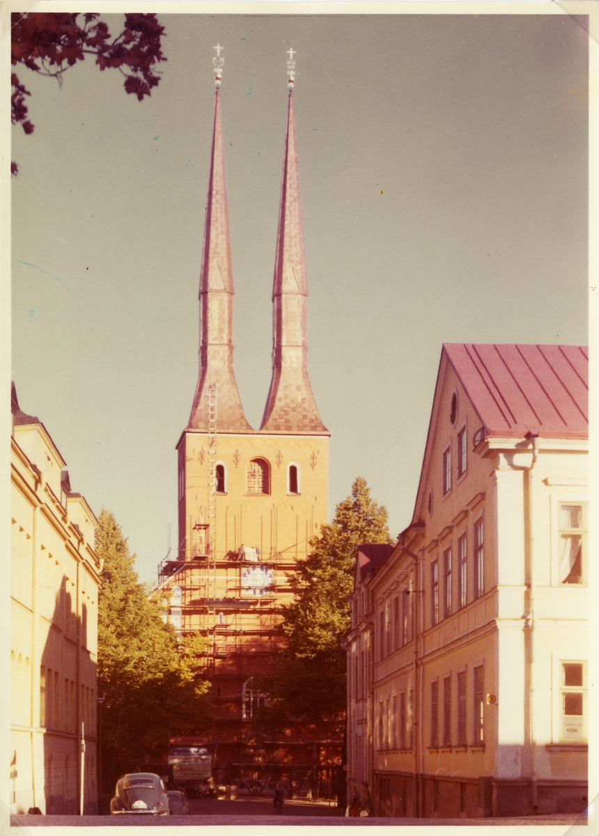 Växjö domkyrka, 1958-60. Pågående restaurering av tornet m.m. Färgfoto.