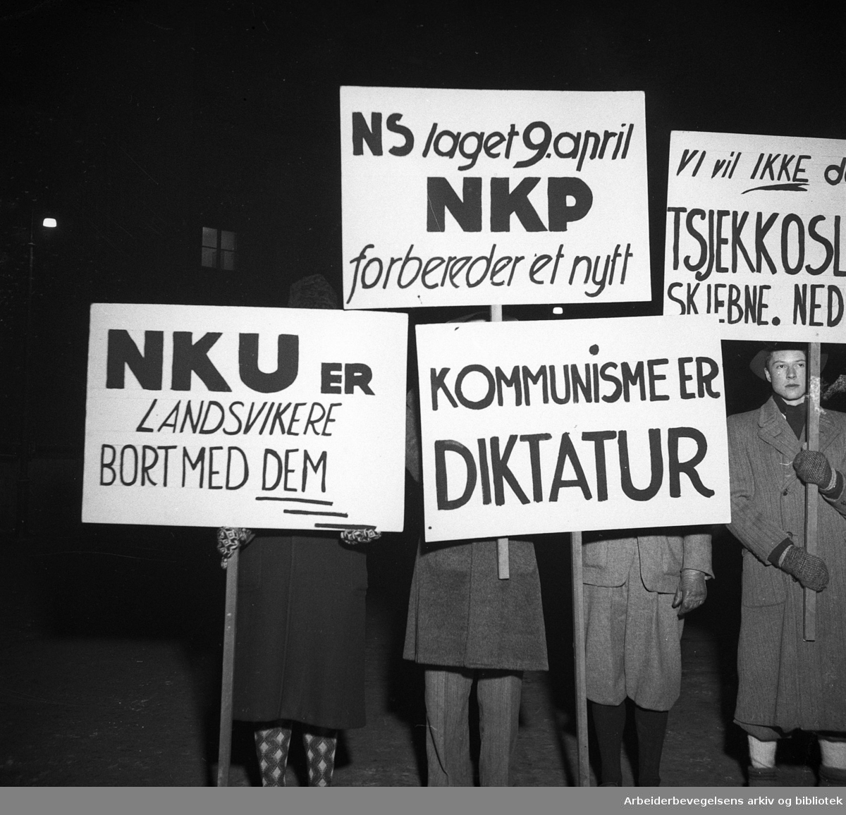 Studentene demonstrerer mot NKP etter Sovjetunionens kupp i Tsjekkoslovakia. Norges kommunistiske Parti. Mars 1948