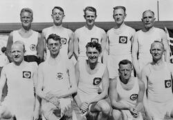 Svømmeklubbens lag i Fjellseterstafetten i 1936 (kopi)