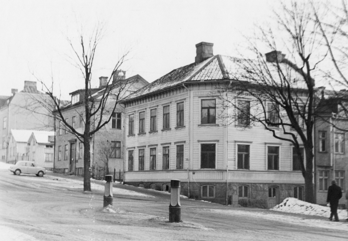 Korsningen Kungsgatan - Yxhammarsgatan med kvarteret Fjolner på 1950-talet.